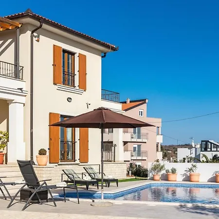 Evelyn Villa Medulin