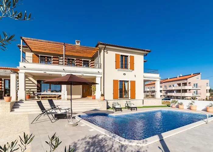 Evelyn Villa Medulin