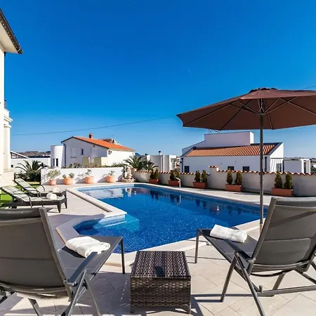 Evelyn Μεντουλίν