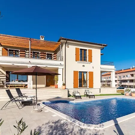 Evelyn Villa Medolino