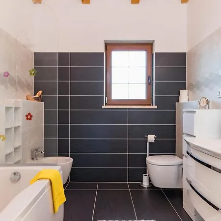 Evelyn Βίλα Μεντουλίν