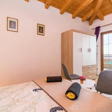 Evelyn Villa Medolino
